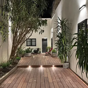 2* Bed & Breakfast La Maison D'arles